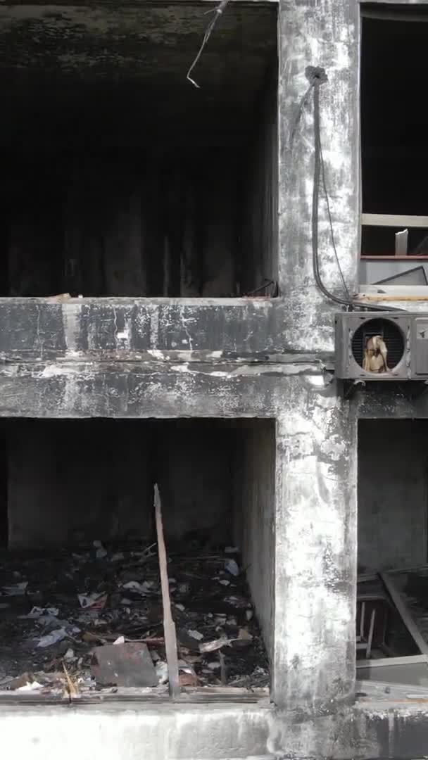 Verticale Video Van Een Verbrand Verwoest Huis Kiev Oekraïne — Stockvideo
