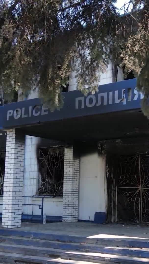 Vídeo Vertical Uma Delegacia Polícia Destruída Borodyanka Ucrânia — Vídeo de Stock