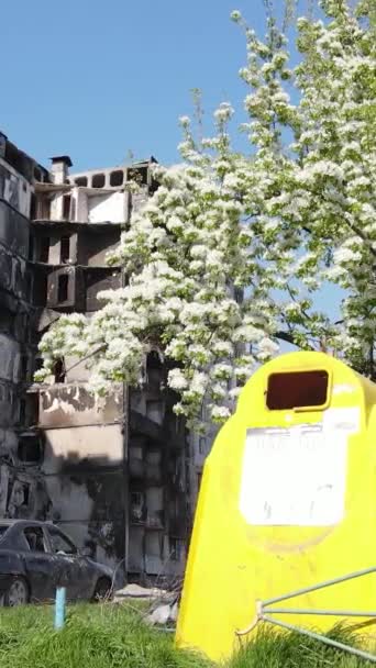 Vídeo Vertical Edificio Destruido Borodyanka Ucrania — Vídeos de Stock