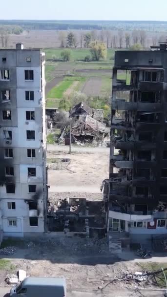 Vídeo Vertical Edificio Destruido Borodyanka Ucrania — Vídeos de Stock