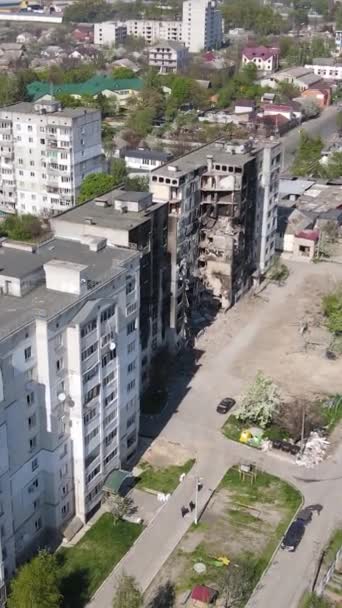 Vertikal Video Förstörd Byggnad Borodyanka Ukraina — Stockvideo