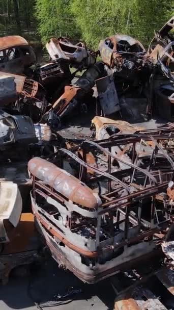 Verticale Video Van Kapotte Auto Stad Irpin Oekraïne — Stockvideo