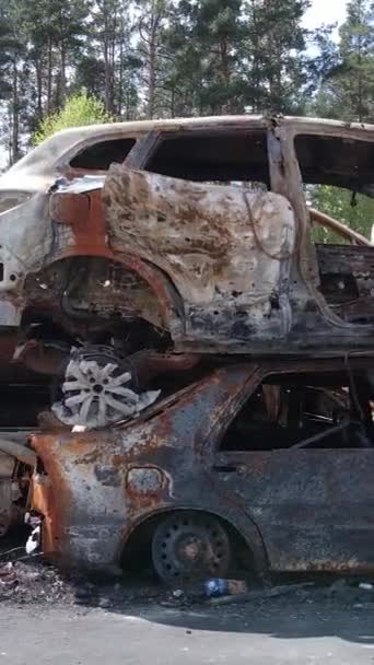Вертикальное Видео Уничтоженных Автомобилей Городе Ирпин Украина — стоковое видео