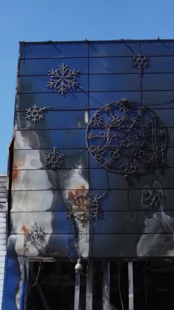 Video Vertikal Dari Sebuah Bangunan Yang Hancur Dari Sebuah Pusat — Stok Video