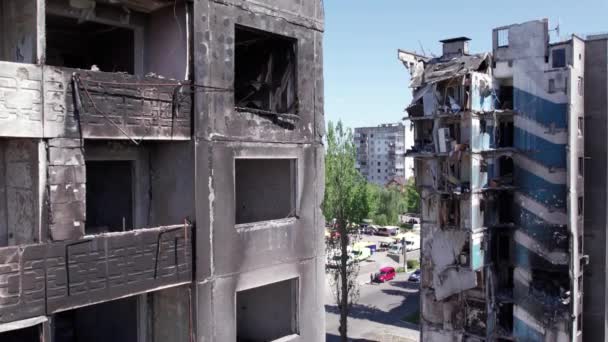 Este Vídeo Mostra Consequências Guerra Ucrânia Edifício Residencial Destruído Borodyanka — Vídeo de Stock