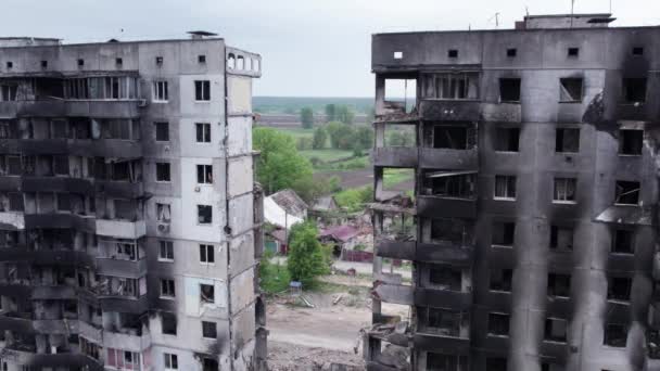 Этом Видео Запечатлены Последствия Войны Украине Разрушенный Жилой Дом Бородянке — стоковое видео