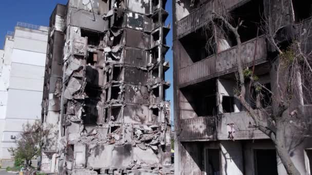 Állomány Videó Bemutatja Háború Utóhatásait Ukrajnában Egy Lerombolt Lakóépület Borodjanka — Stock videók