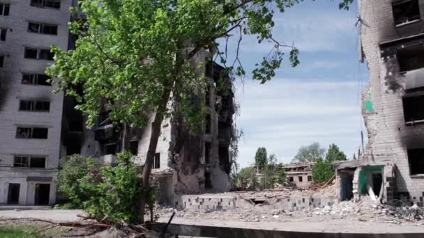 Este Vídeo Mostra Consequências Guerra Ucrânia Edifício Residencial Destruído Borodyanka — Vídeo de Stock