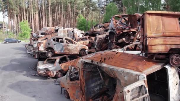 Cette Vidéo Montre Une Décharge Voitures Tirées Brûlées Irpin District — Video