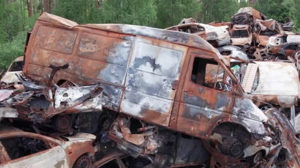 Nagranie Pokazuje Wysypisko Postrzelonych Spalonych Samochodów Irpin Okręg Bucha — Wideo stockowe