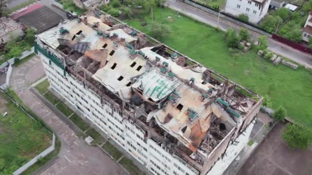 Video Stok Ini Menunjukkan Sebuah Bangunan Yang Dilanda Perang Stoyanka — Stok Video