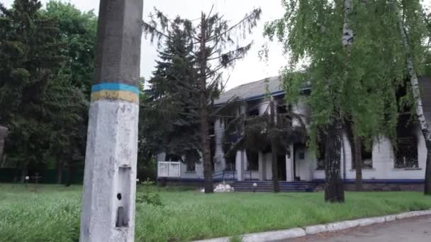 这段录像展示了乌克兰战争的后果 基辅地区Borodyanka警察局被摧毁和烧毁的建筑 — 图库视频影像