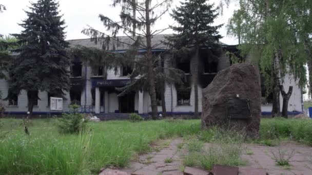 Stock Video Shows Aftermath War Ukraine Destroyed Burned Building Police — Stock Video