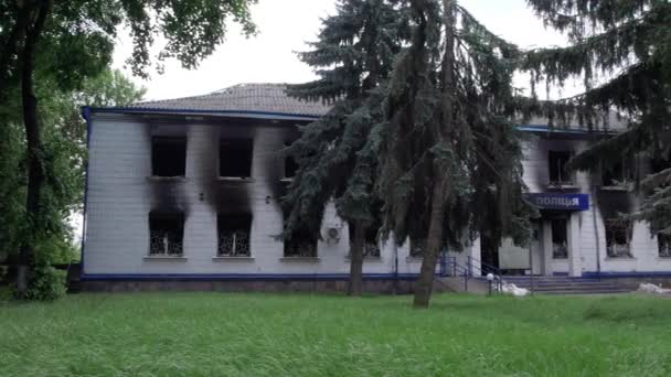 Nagranie Pokazuje Następstwa Wojny Ukrainie Zniszczony Spalony Budynek Posterunku Policji — Wideo stockowe