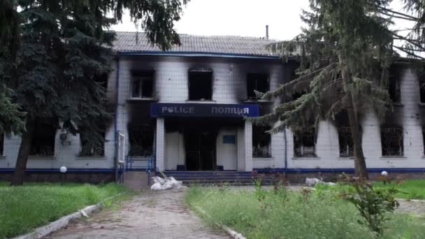 这段录像展示了乌克兰战争的后果 基辅地区Borodyanka警察局被摧毁和烧毁的建筑 — 图库视频影像