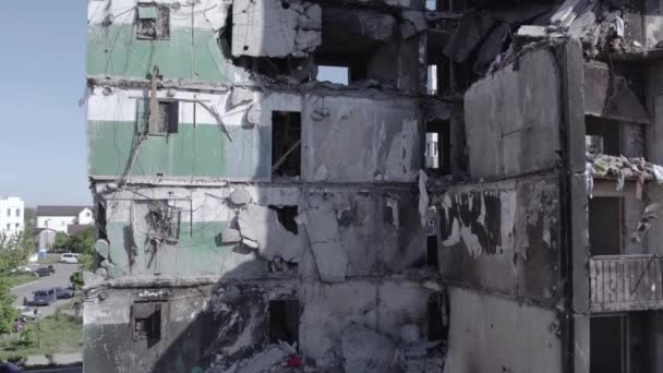 这段录像展示了乌克兰战争的后果 在布查地区的Borodyanka 一栋被毁的住宅大楼 没有颜色 没有公寓 — 图库视频影像