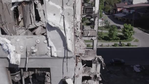 Deze Stockvideo Toont Nasleep Van Oorlog Oekraïne Een Verwoest Woongebouw — Stockvideo