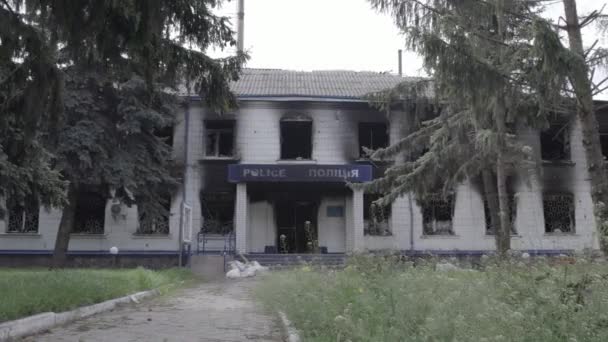 Stock Video Shows Aftermath War Ukraine Destroyed Burned Building Police — Stock Video