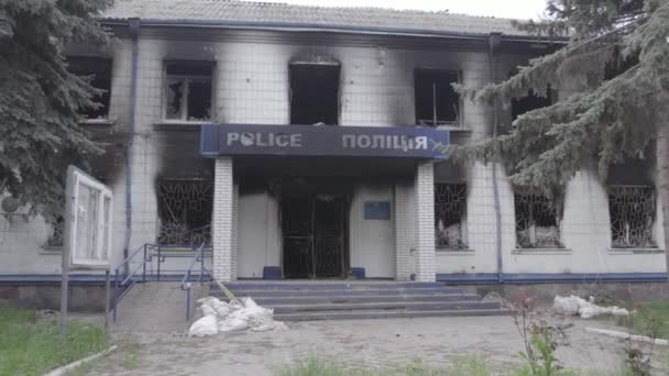 비디오는 우크라이나 내전의 여파를 있습니다 우크라 경찰서 파괴되고 불탔습니다 — 비디오