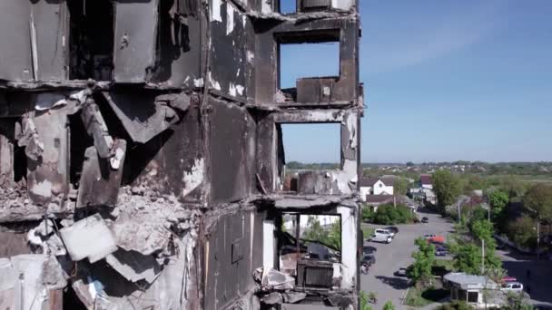 비디오는 지역인 산카에서의 전쟁중 우크라이나 파괴된 보여준다 — 비디오