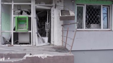 Bu video, Ukrayna 'daki savaş sırasında Bucha, Borodyanka' da yıkılan bir konut binasını gösteriyor.