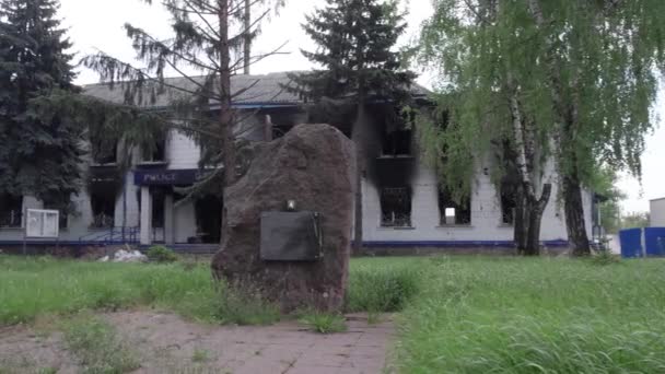 Stock Video Shows Aftermath War Ukraine Destroyed Burned Building Police — Stock Video