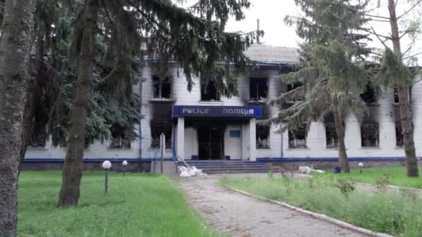 Stock Video Shows Aftermath War Ukraine Destroyed Burned Building Police — Stock Video