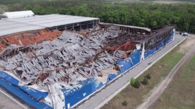 Bu stok görüntüsü savaş sırasında Bucha, Ukrayna 'da yok olan bir depoyu gösteriyor..