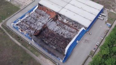 Bu stok görüntüsü savaş sırasında Bucha, Ukrayna 'da yok olan bir depoyu gösteriyor..