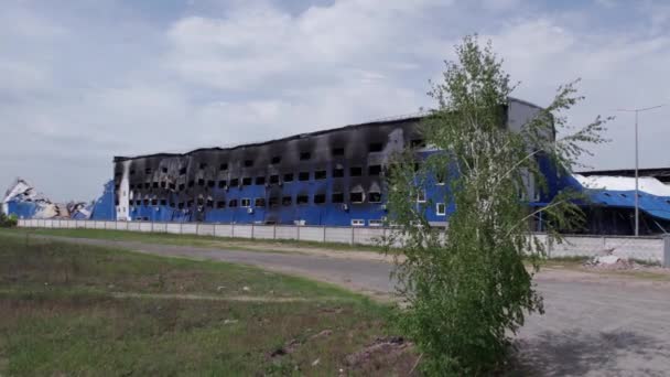 Raktárkép Egy Lerombolt Raktár Légi Felvételét Mutatja Bucha Ban Ukrajnában — Stock videók