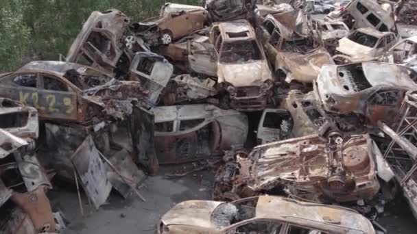 Dieses Archivvideo Zeigt Eine Müllkippe Aus Angeschossenen Und Verbrannten Autos — Stockvideo