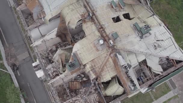 这段录像展示了乌克兰布查地区斯托扬卡一座被战争摧毁的建筑 — 图库视频影像