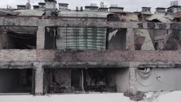这段录像展示了乌克兰布查地区斯托扬卡一座被战争摧毁的建筑 — 图库视频影像