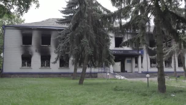 Ten Film Przedstawia Skutki Wojny Ukrainie Zniszczony Spalony Budynek Posterunku — Wideo stockowe