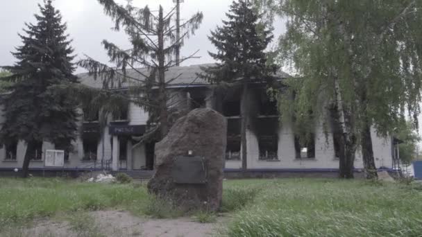 Stock Video Shows Aftermath War Ukraine Destroyed Burned Building Police — Stock Video