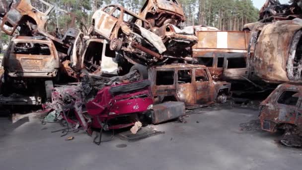 Tőzsdei Videó Egy Rakás Felgyújtott Autót Mutat Irpin Ben Bucha — Stock videók