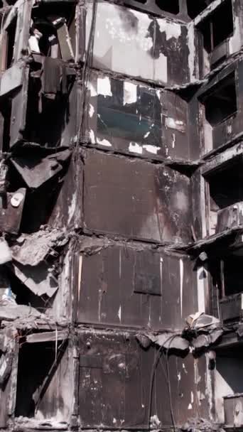 Stock Vertical Video Shows Aftermath War Ukraine Destroyed Residential Building — Stock Video