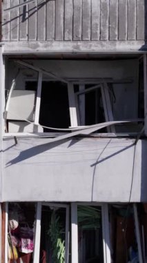 Bu borsa dikey videosu Ukrayna 'daki savaş sonrasını gösteriyor. Borodyanka' da yıkılan bir yerleşim yeri.