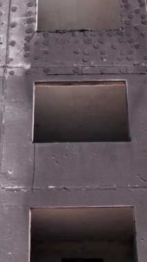 Bu borsa dikey videosu Ukrayna 'daki savaş sonrasını gösteriyor. Borodyanka' da yıkılan bir yerleşim yeri.
