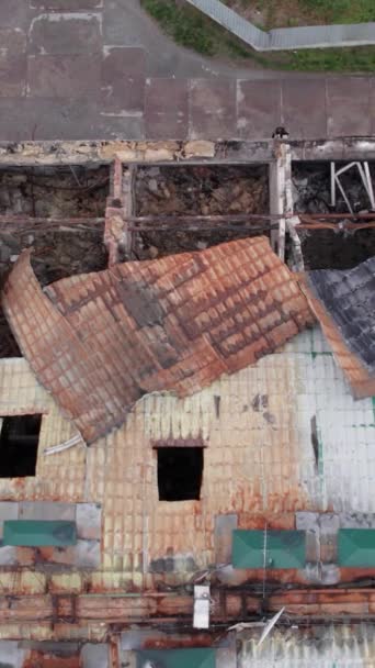 Questo Video Verticale Mostra Edificio Devastato Dalla Guerra Nel Distretto — Video Stock