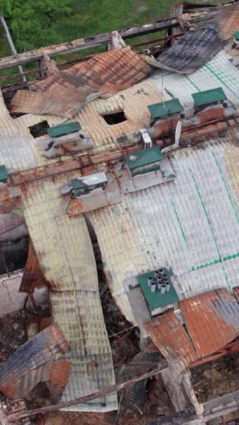 Este Video Vertical Muestra Edificio Devastado Por Guerra Stoyanka Distrito — Vídeo de stock
