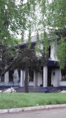 Bu dikey borsa videosu Ukrayna 'daki savaşın sonucunu gösteriyor. Borodyanka, Kyiv bölgesindeki polis karakolunun yıkılması ve yakılması.