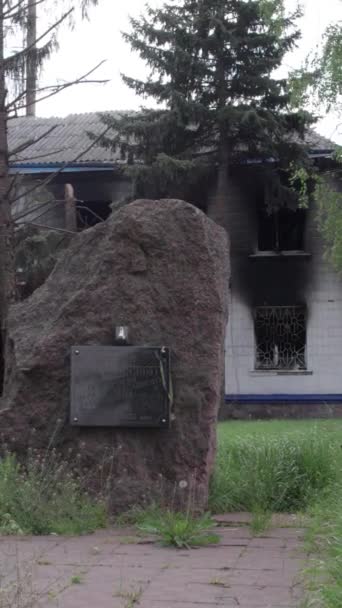 Készlet Függőleges Videó Mutatja Háború Következményeit Ukrajnában Lerombolt Leégett Épület — Stock videók