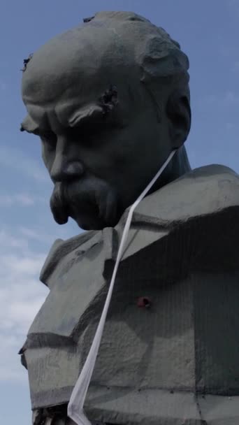 Dieses Vertikale Video Zeigt Das Durchschossene Denkmal Für Taras Schewtschenko — Stockvideo