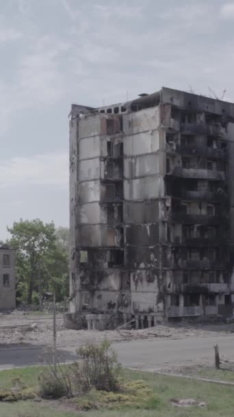 화면은 우크라이나 전쟁의 여파를 있습니다 산카의 파괴된 주거용 평평하지 — 비디오