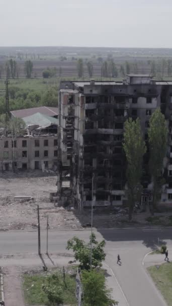 Stock Vertical Video Shows Aftermath War Ukraine Destroyed Residential Building — Stock Video