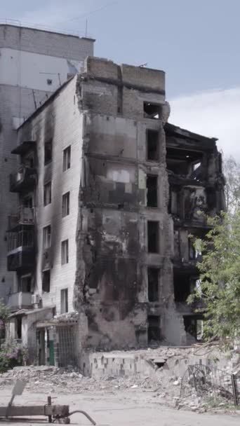 Stock Vertical Video Shows Aftermath War Ukraine Destroyed Residential Building — Stock Video