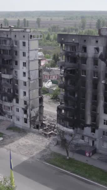 Este Video Vertical Muestra Las Secuelas Guerra Ucrania Edificio Residencial — Vídeo de stock