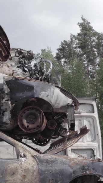Вертикальному Відео Показана Купа Знімків Спалених Машин Окрузі Ірпін Бача — стокове відео