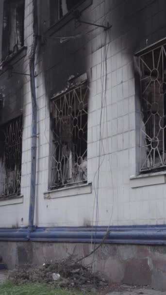 Este Video Vertical Muestra Las Secuelas Guerra Ucrania Edificio Destruido — Vídeos de Stock